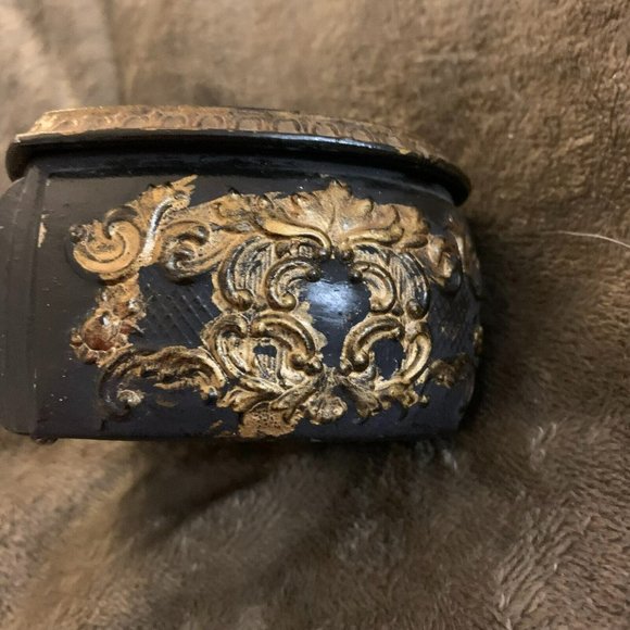 1939 Republic of Maldives Gold Tone Ornate Heart Shaped Vintage Trinket Box Rose - Picture 3 of 12